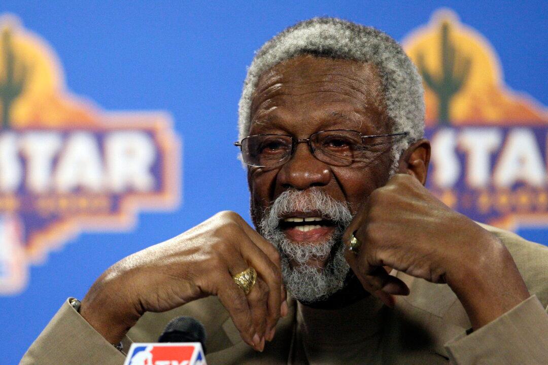 Bill Russell, NBA Great and Celtics Legend, Dies at 88