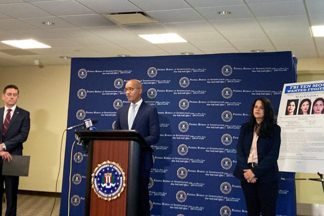 US Adds ‘Cryptoqueen’ to Most-Wanted List Over Alleged $4 Billion Fraud