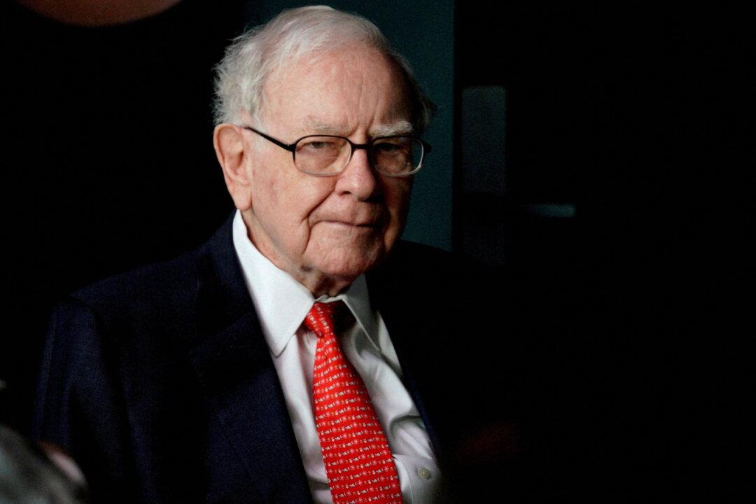Berkshire Hathaway Buys 9.9 Million More Occidental Shares, Has 17.4 Percent Stake