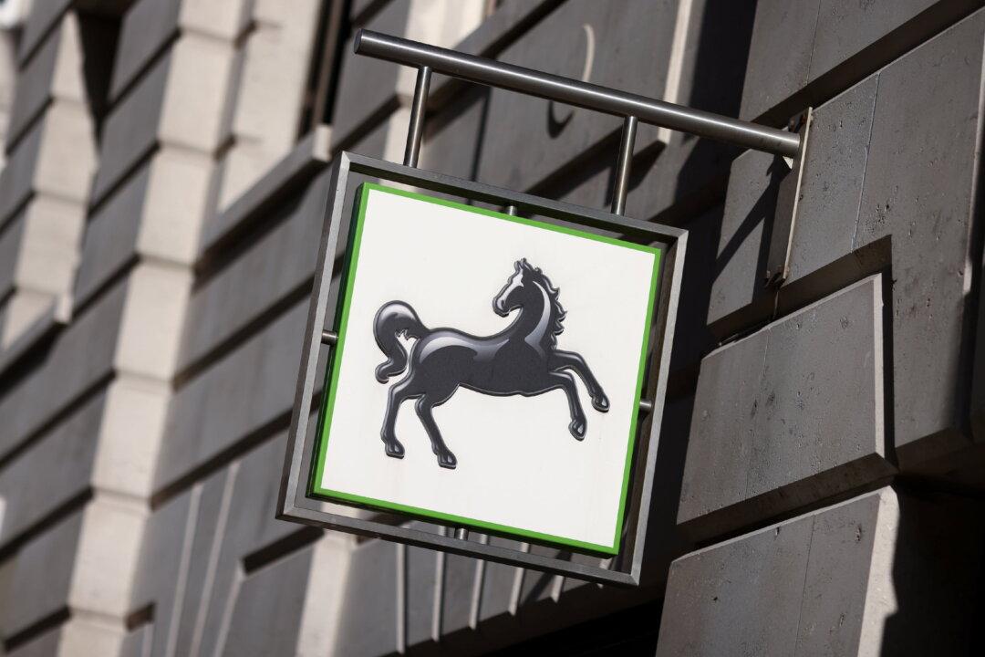 Worker Sacked by Lloyds Bank for Saying Racial Slur During Training Session Is Awarded Damages