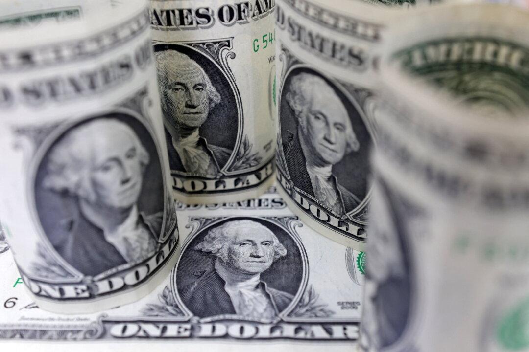 Dollar Rebounds as Investors Heed Hawkish Reminder From New Zealand