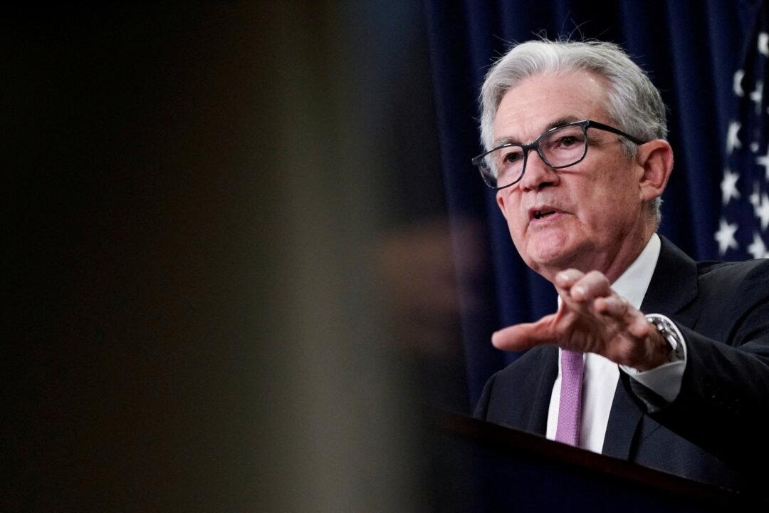 America Is on the Verge of a ‘Deeper Recession’ as Inflation Pushes Fed to Hit Brakes Harder: Economist