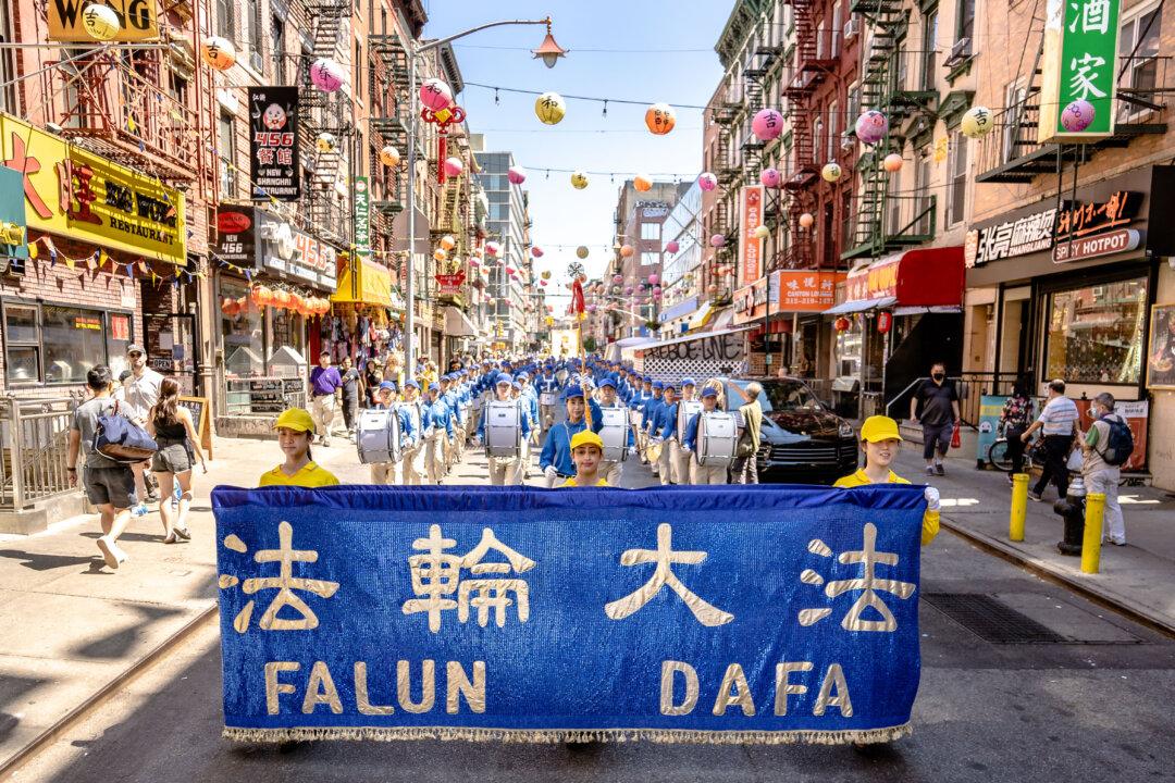 Hundreds Gather in New York’s Chinatown to Highlight Ongoing Persecution of Falun Gong in Communist China