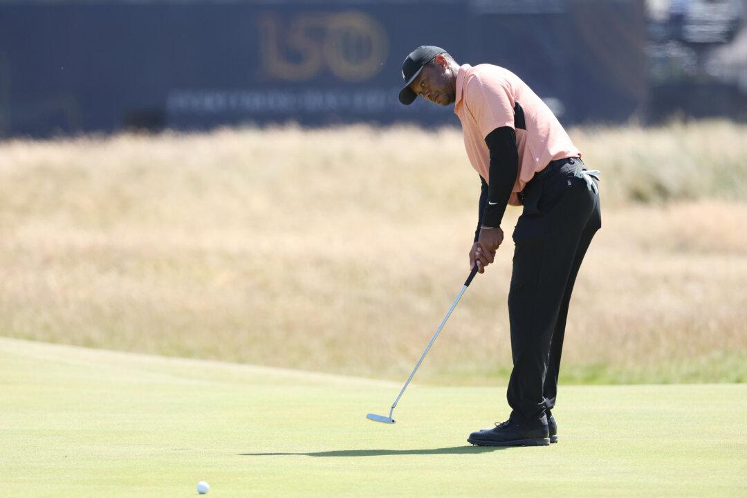 Tiger Woods Tackles 18-Hole Practice Round at St. Andrews