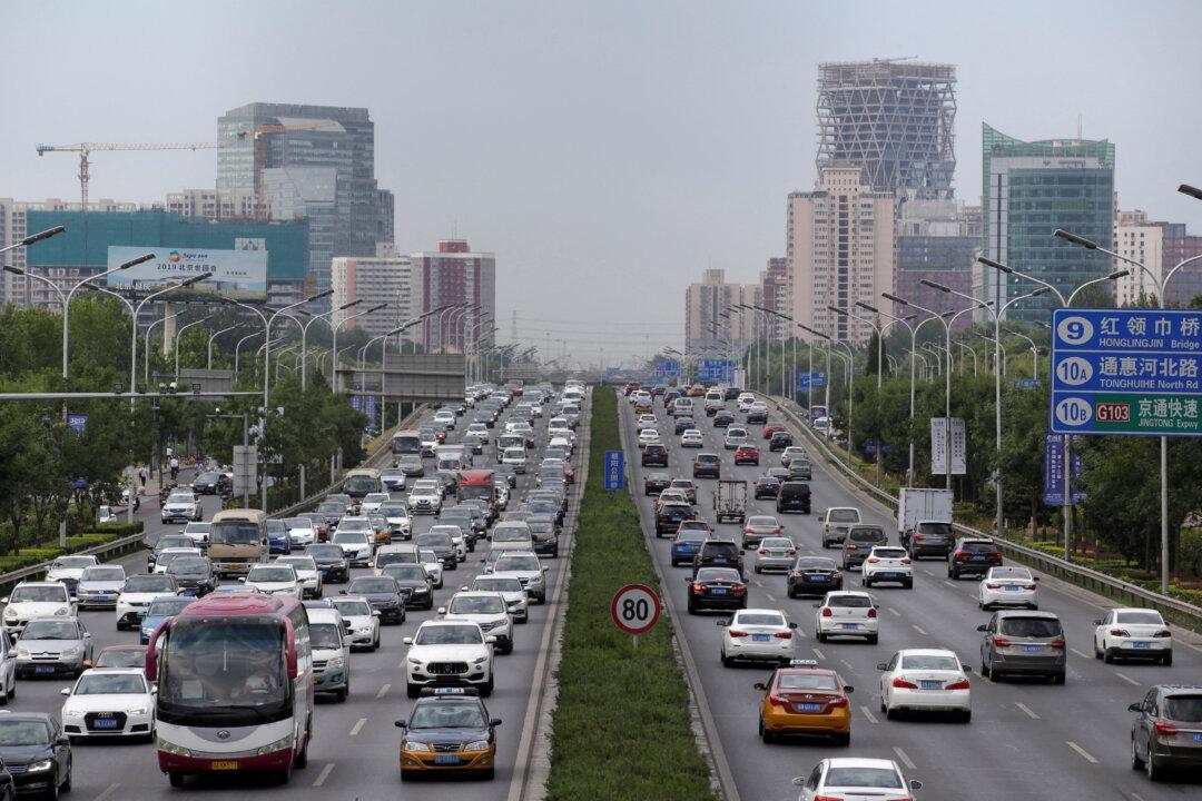 China Auto Industry Cuts 2022 Outlook as Commercial Demand Slumps