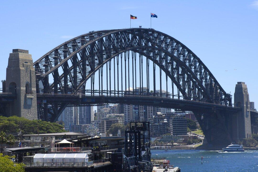 Aboriginal Flag to Replace New South Wales’s on Sydney Harbour Bridge