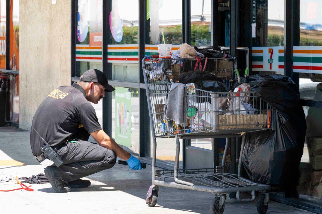 7-Eleven Asks LA-Area Stores to Close as Police Search for Gunman
