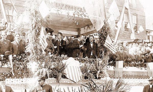 President Theodore Roosevelt (L) and Booker T. Washington at the Tuskegee Institute on Oct. 24, 1905. (Public Domain)