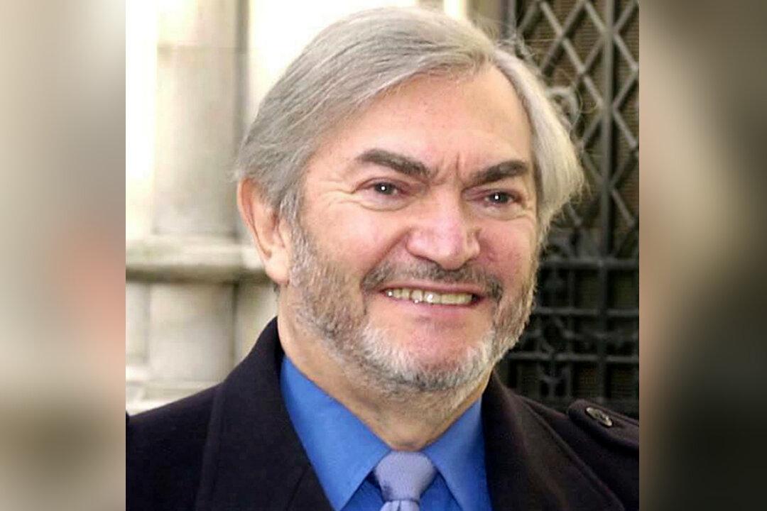 Monty Norman, Composer of the James Bond Theme, Dies at 94