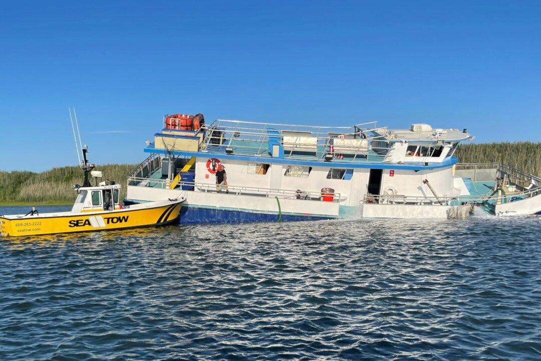 Good Samaritan Rescues 22 People From Sinking Charter Boat in NJ, Coast Guard Says