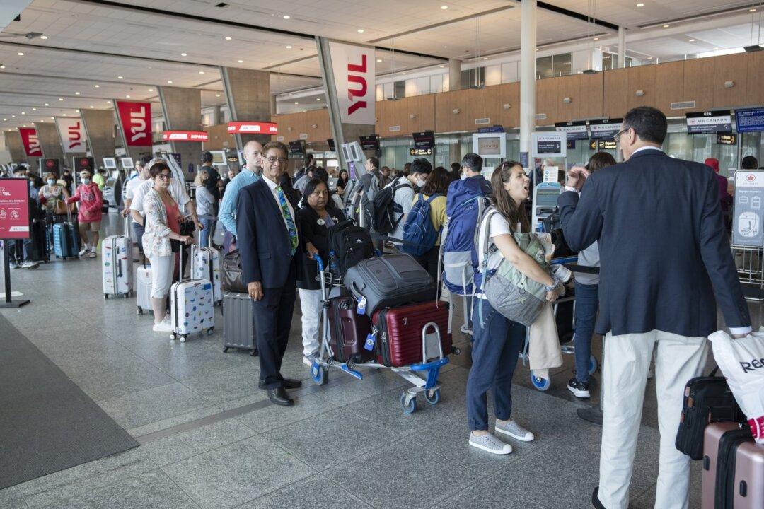 New Poll Suggests More Than Half of Canadians Are Worried About Issues at Airports