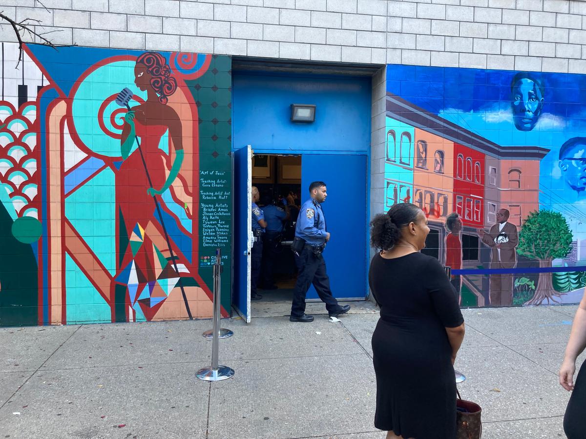 NYC Mayor Faces Heckler at Harlem Event