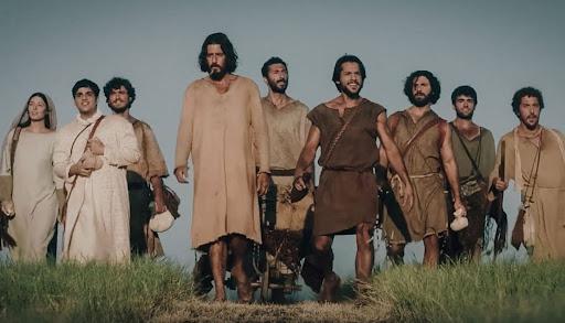 Jesus Christ (Jonathan Roumie, C) leads his disciples in “The Chosen.” (Angel Studios)