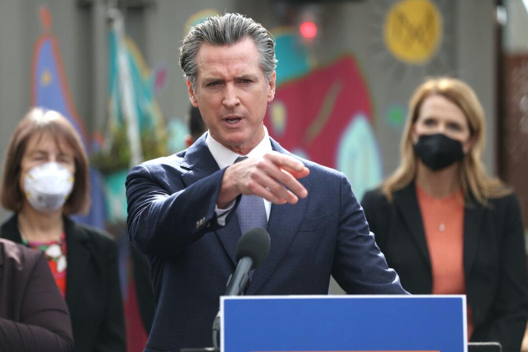 Newsom Signs Legislation Allowing Doctors in California to Face Discipline for ‘Misinformation’