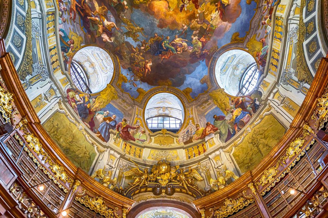 Treasured Libraries: Man Travels to 101 Countries Photographing Libraries All Over the World