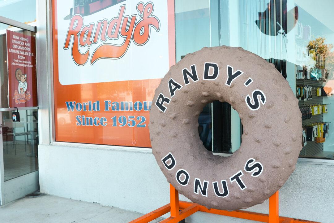 Randy’s Donuts Opens New Store in Costa Mesa, Celebrates OC Fair Opening