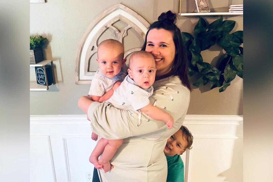 Proud Mom Marks Milestones for Miracle Twins Who Were Conceived 1 Week Apart in Rare Event