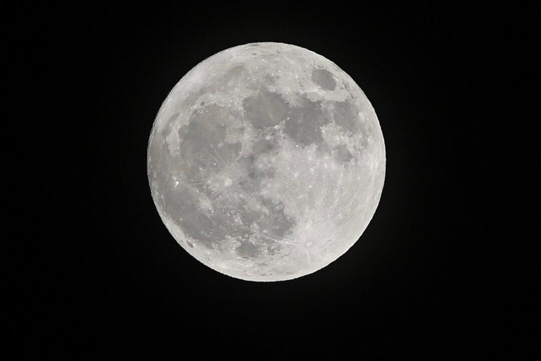 Supermoon to Be Visible in Ontario Skies This Month