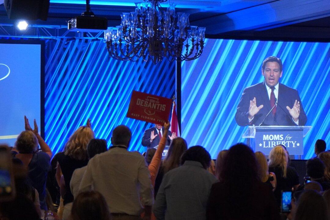 DeSantis Rallies Moms for Liberty at National Summit, Urges Political Activism