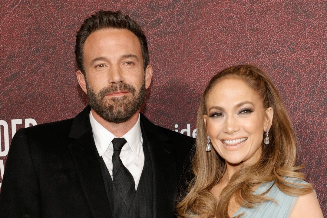 Jennifer Lopez, Ben Affleck Married in Las Vegas Drive-Through