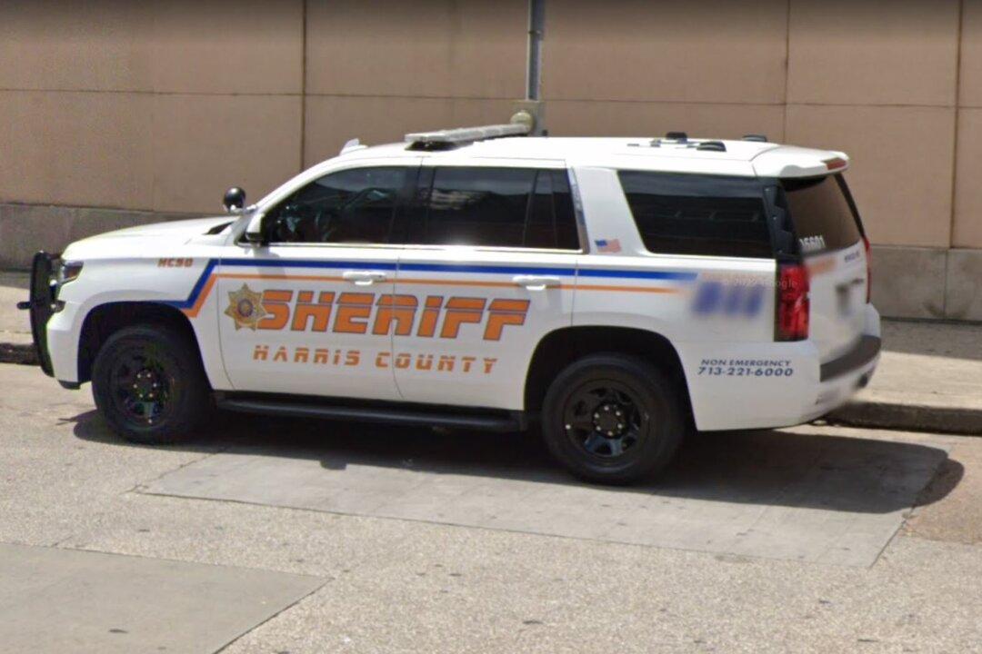 Teen Kills Attempted Invaders, Defends Home in Texas