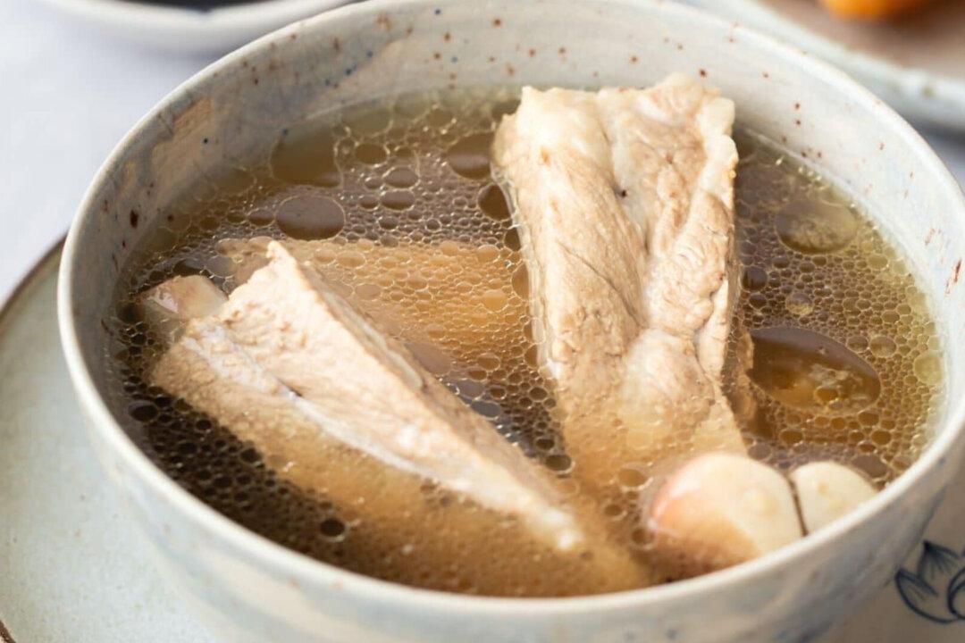 University Professor Warns of Risks Caused by Popular Chinese Soup