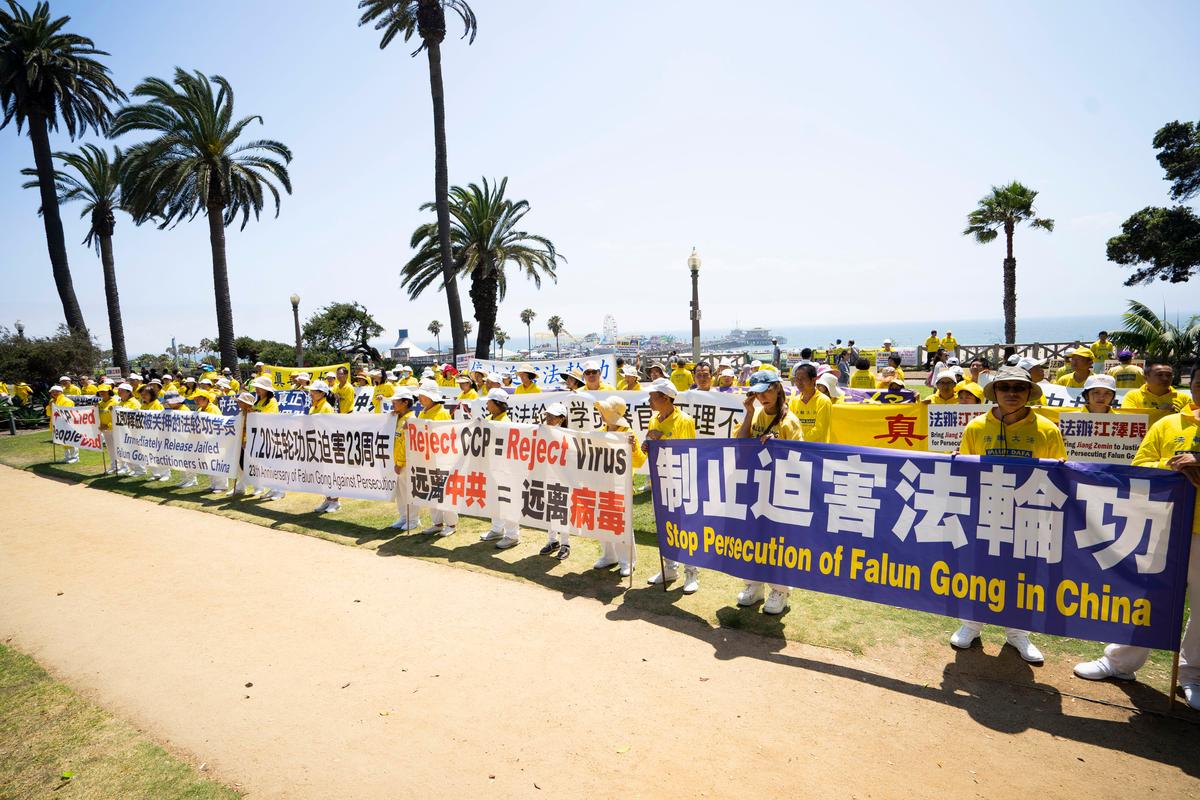 Falun Gong Adherents Hold Local Rally Against 23-Year Persecution