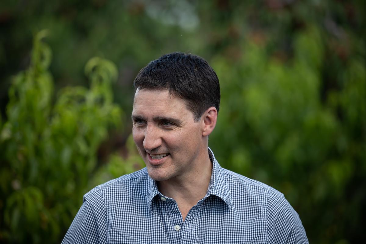 Tories Question Travel Mask Mandate as Maskless Trudeau Appears on Steam Train