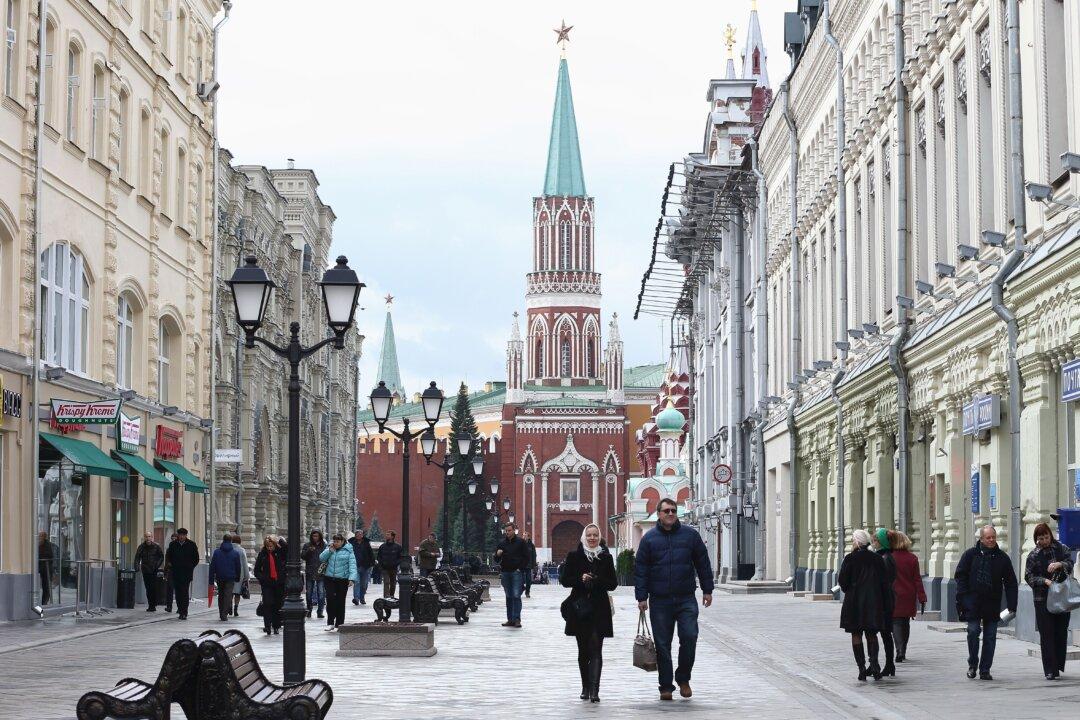 ‘Badge of Honour’: Australian Author Blacklisted by Kremlin, Denied Access to Russia