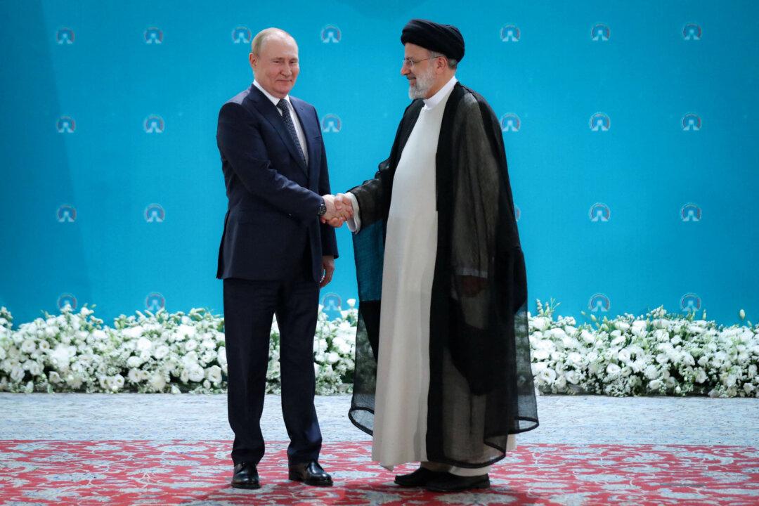 Putin Forges Ties With Iran’s Supreme Leader in Tehran Talks