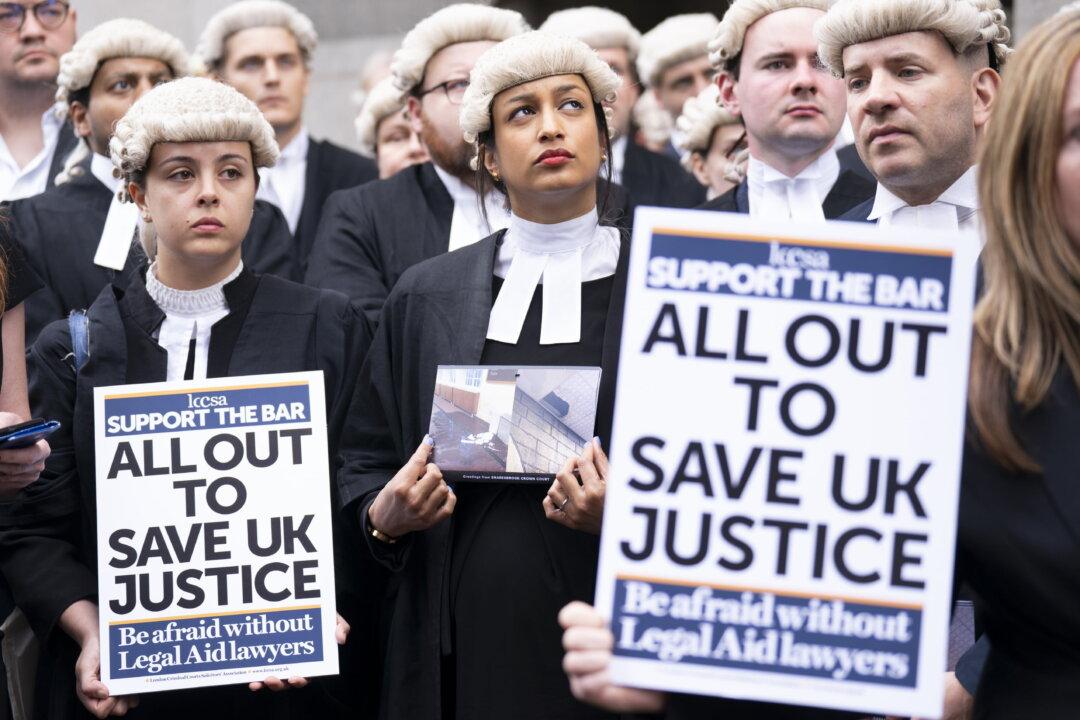 UK Solicitors Could Follow Barristers and Go on Strike Over Pay