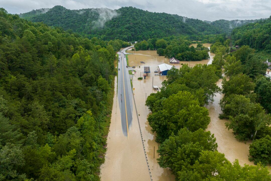 Appalachian Floods Kill at Least 16 as Rescue Teams Deploy