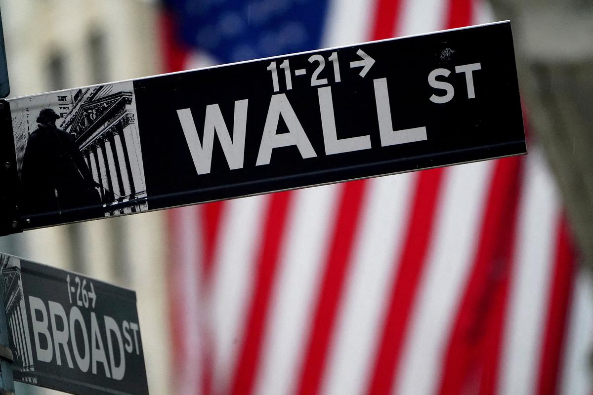 Wall Street Kicks Off Week on Mixed Note as Rate Worries Persist