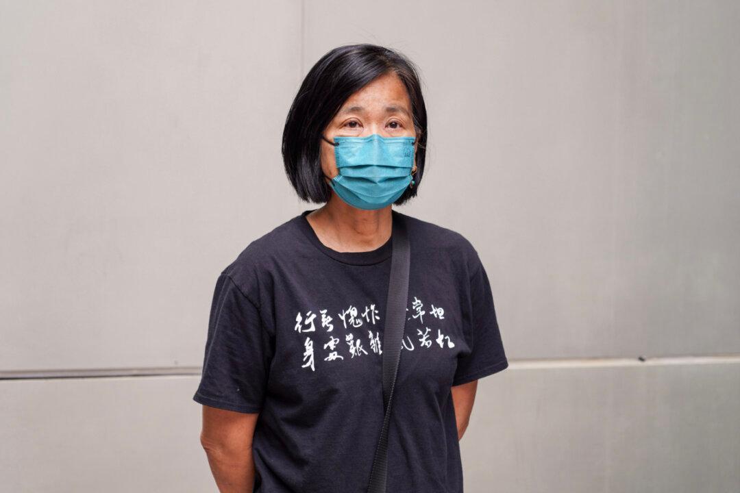 Citizens: Hong Kong Authorities Force Democrat Group to Delete Facebook Posts and for Private Book Fair to Be Canceled