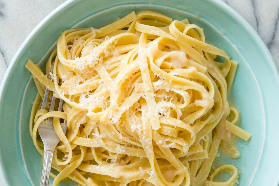 A Handful of Ingredients Transform Into the Most Perfect, Creamy, Cheesy Pasta