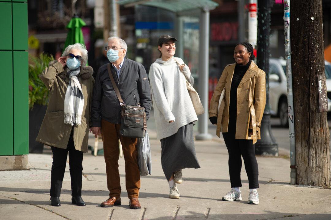 Canadians’ Support for COVID-19 Mandates Plunges Despite Warnings of New Wave: Poll