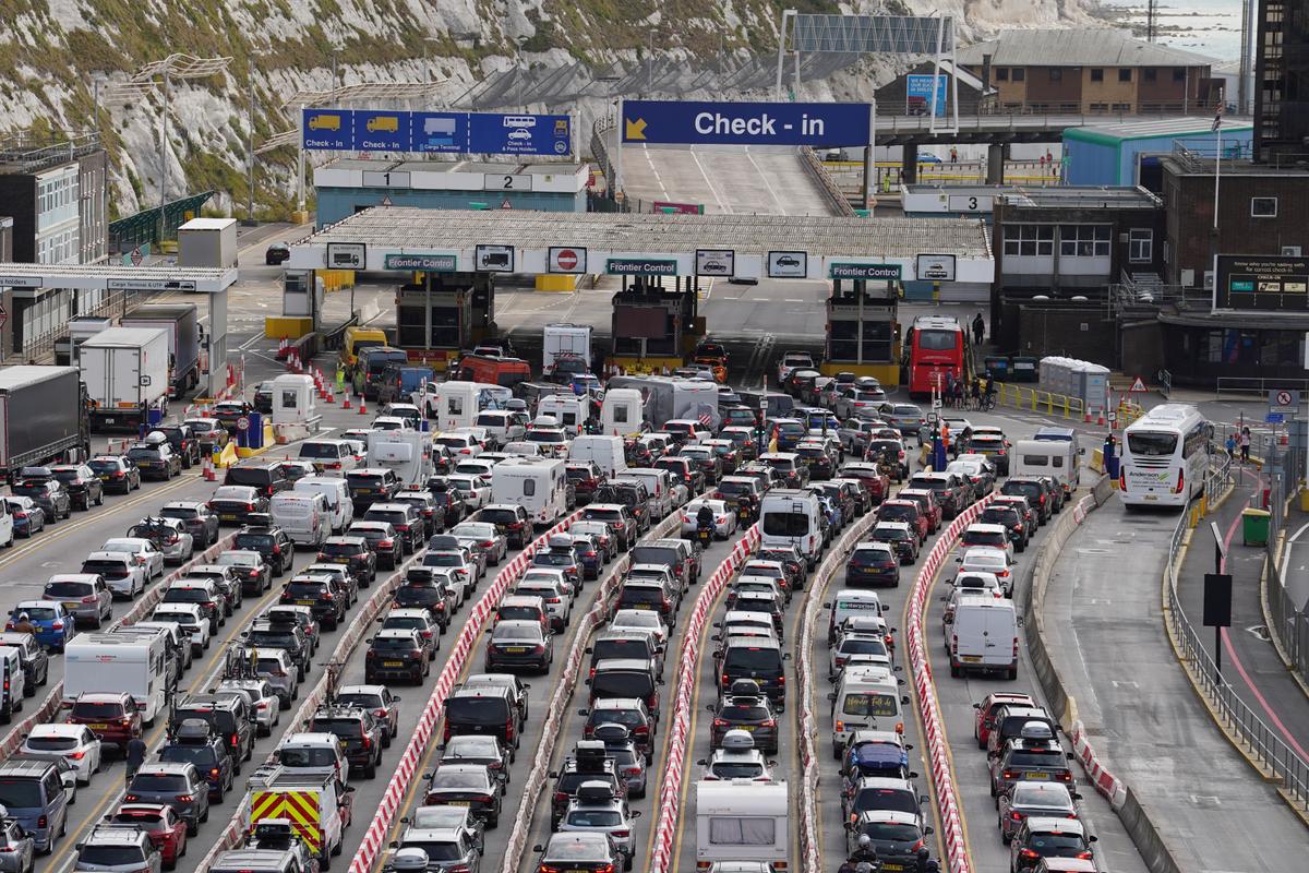 UK Port Blames 6-hour Queues on ‘Inadequate’ French Border Staffing