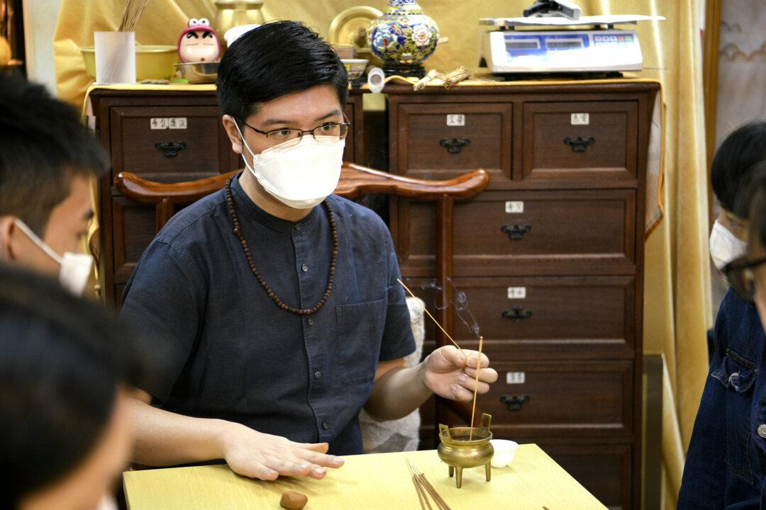 Incense and Cultural Conservation: A Heart-Warming Gen-Y Experiment Turned Into Cultural Inheritance