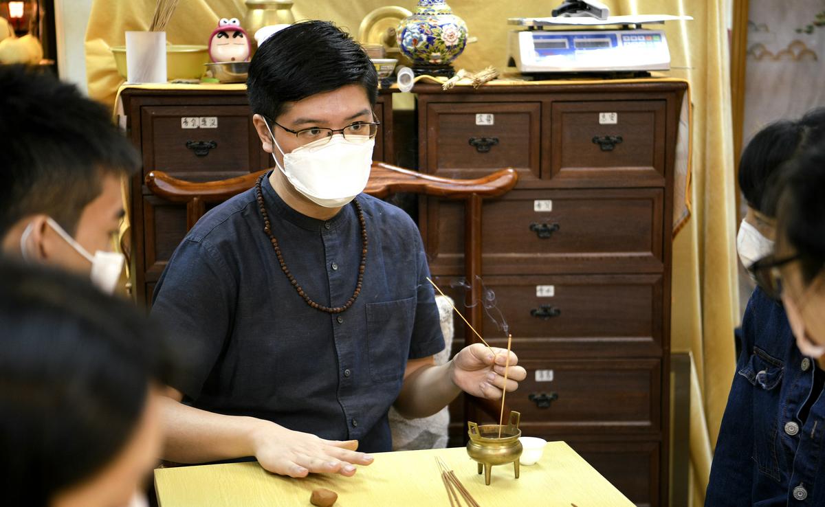 Incense and Cultural Conservation: A Heart-Warming Gen-Y Experiment Turned Into Cultural Inheritance
