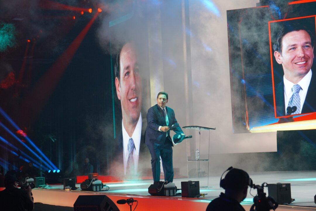 DeSantis Welcomed Like a Pop Star at Conference for Young Conservatives
