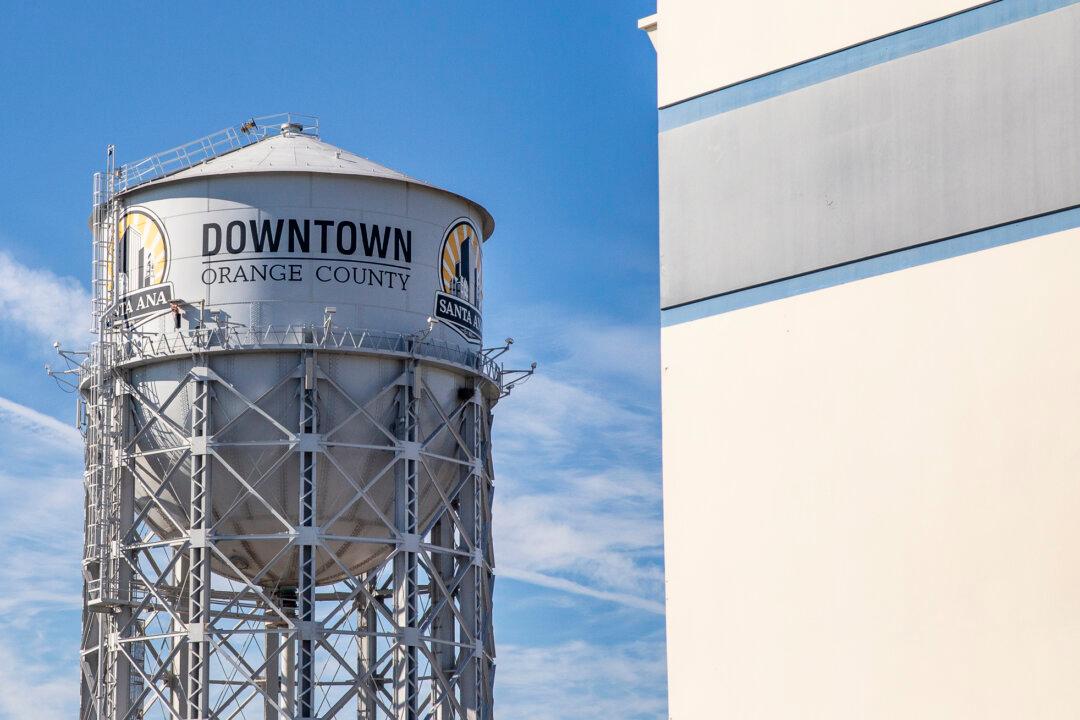 Santa Ana May Allow Illegal Immigrants to Vote in Local Elections