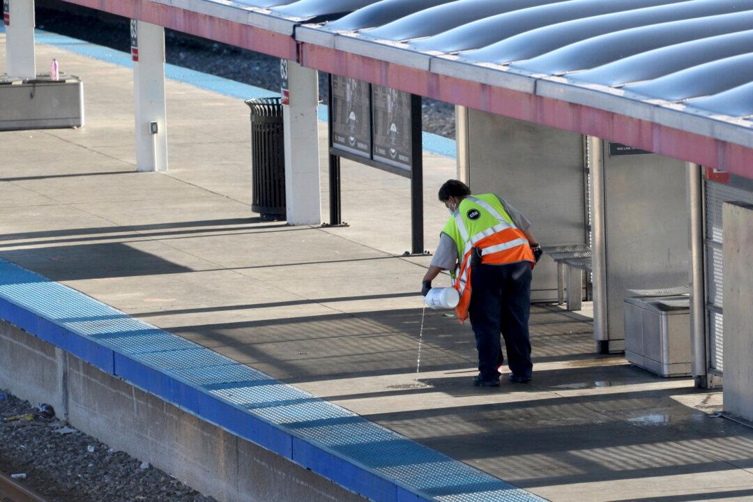 Teen Who Died in Attempted Robbery Aboard Train Identified