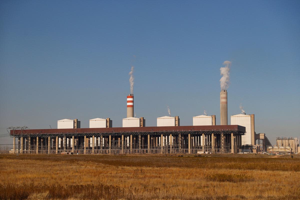 Amid Energy Crisis, South Africa to Re-Employ White Engineers Fired After Apartheid