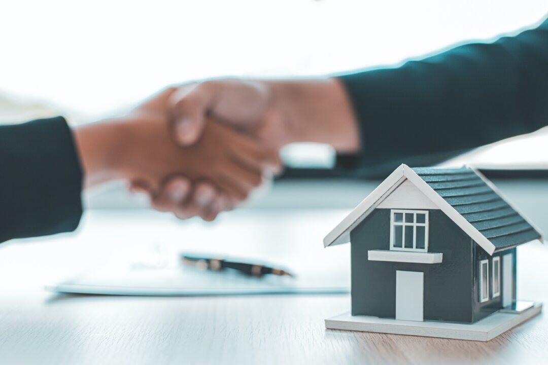 How to Sell a Dilapidated Home in a Commercial Area