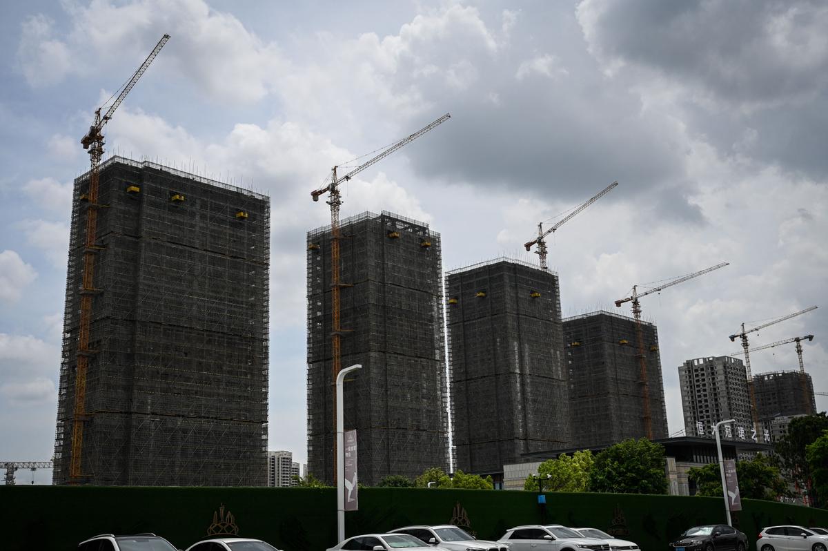 China Collects $44 Billion to Save Real Estate Developers, 500,000 Presale House Buyers Stop Mortgage Payments