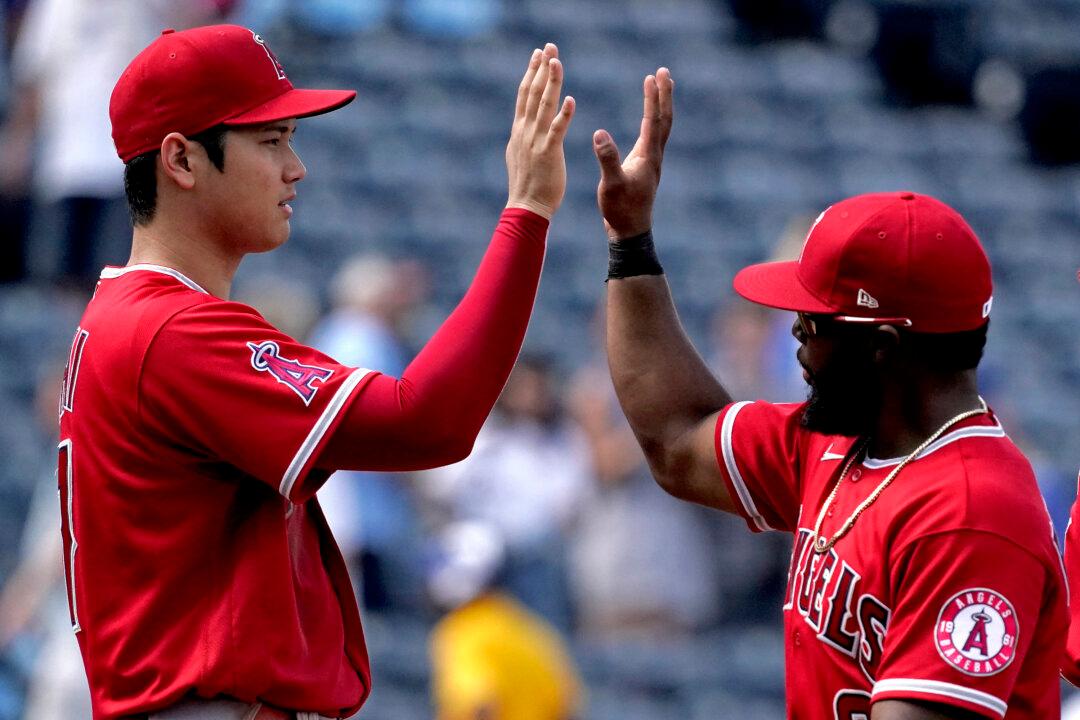 Junk Shuts Down Royals, Angels Cruise 4–0 to Take Series