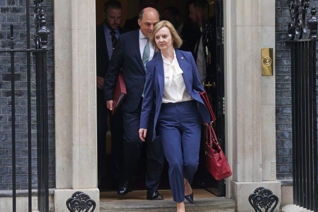 Liz Truss Gets Major Endorsement From Defence Secretary in Leadership Race