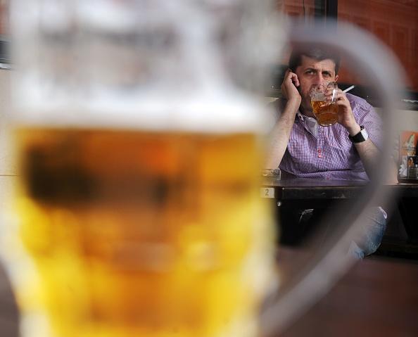 Binge Drinking Related to Social Media Alcohol Ads, Research Found