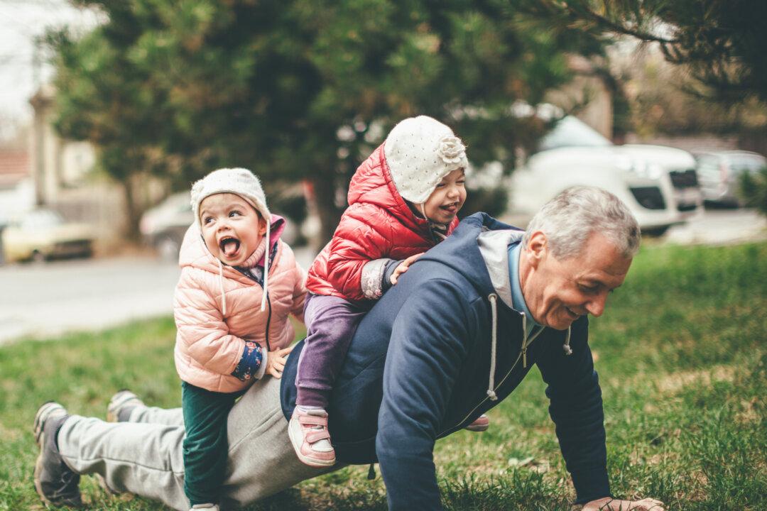 4 Ways For Fathers to Cope With Aging