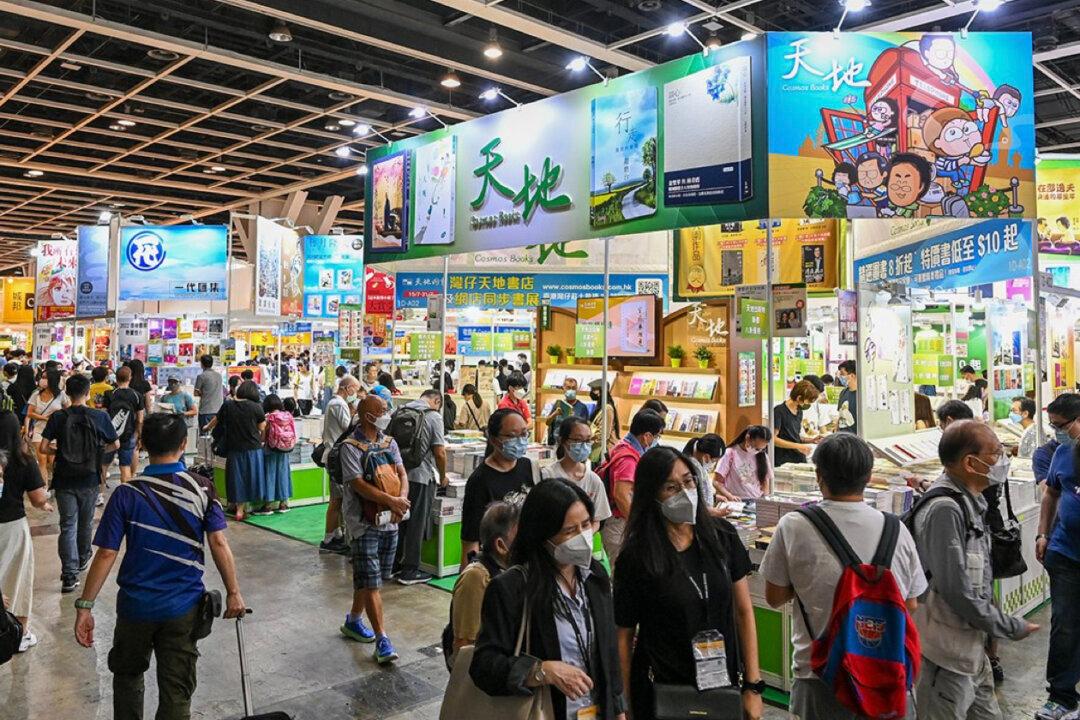 Hong Kong Book Fair Boosts Wisdom of Xi and Mao